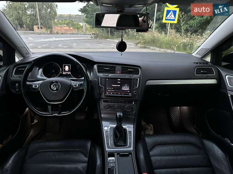 Хэтчбек Volkswagen e-Golf 2015 в Могилев-Подольске фото 28 Хэтчбек Volkswagen e-Golf 2015 в Могилев-Подольске