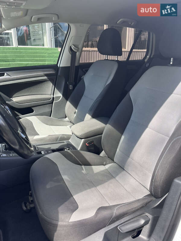 Хетчбек Volkswagen e-Golf 2014 в Кропивницькому фото 17 Хетчбек Volkswagen e-Golf 2014 в Кропивницькому