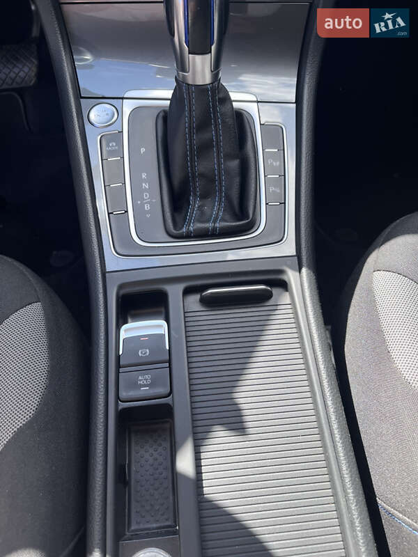 Хетчбек Volkswagen e-Golf 2014 в Кропивницькому фото 22 Хетчбек Volkswagen e-Golf 2014 в Кропивницькому
