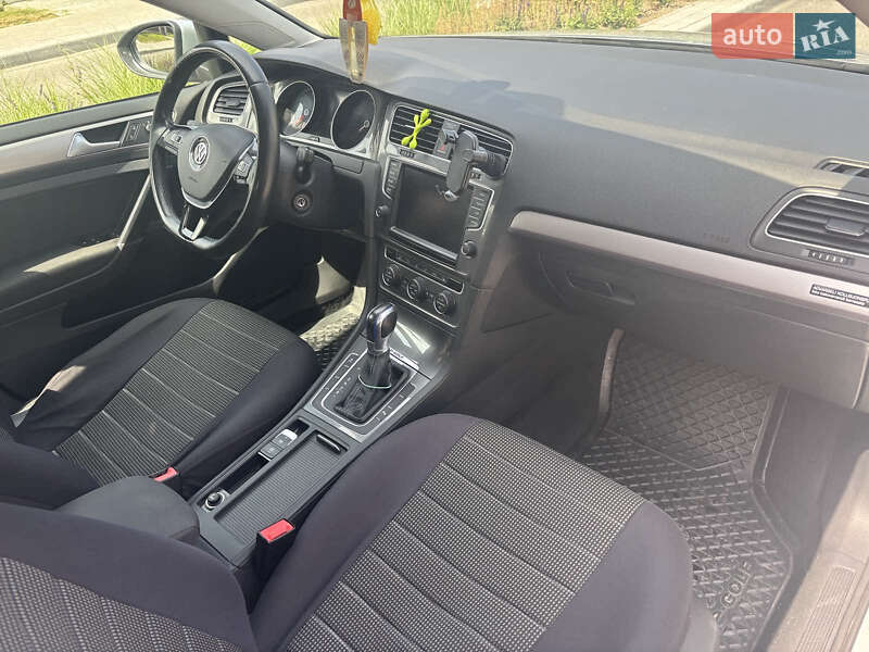 Хэтчбек Volkswagen e-Golf 2016 в Львове