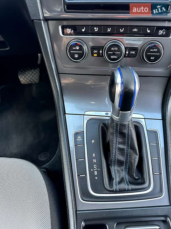 Хетчбек Volkswagen e-Golf 2014 в Житомирі