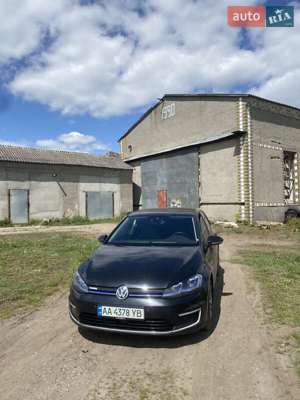 Хэтчбек Volkswagen e-Golf 2018 в Киеве