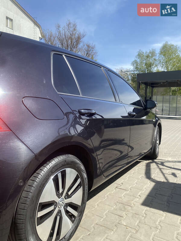 Хэтчбек Volkswagen e-Golf 2018 в Киеве