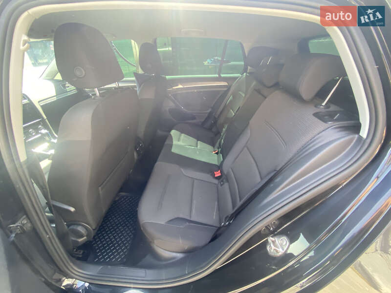 Хэтчбек Volkswagen e-Golf 2018 в Киеве