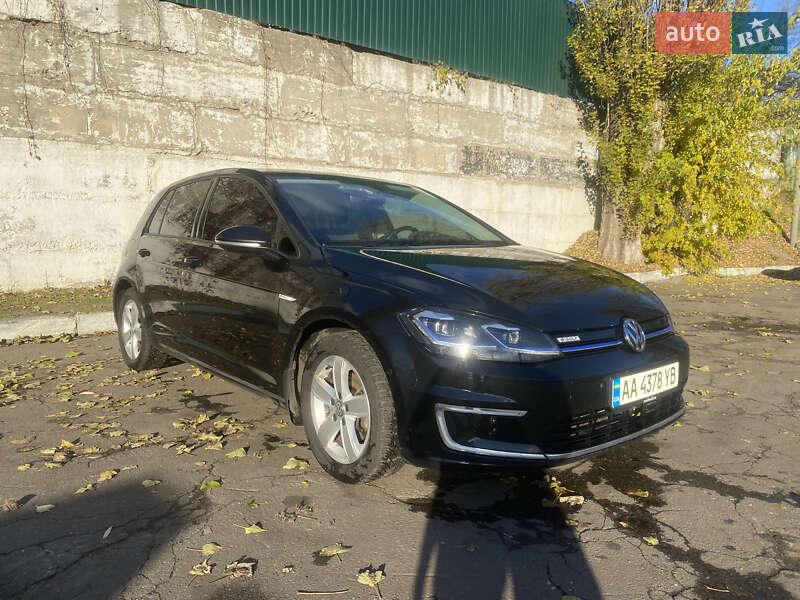 Хэтчбек Volkswagen e-Golf 2018 в Киеве
