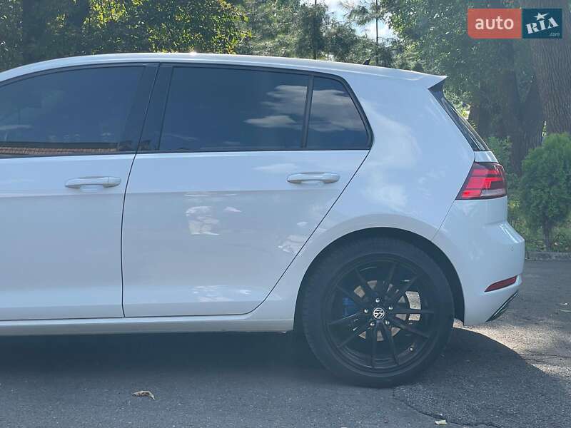 Хетчбек Volkswagen e-Golf 2017 в Києві