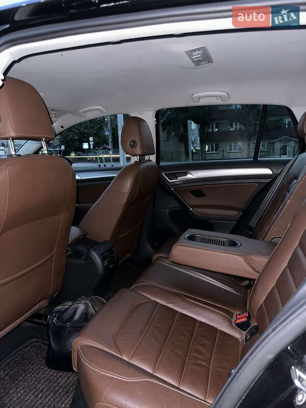 Хетчбек Volkswagen e-Golf 2014 в Івано-Франківську