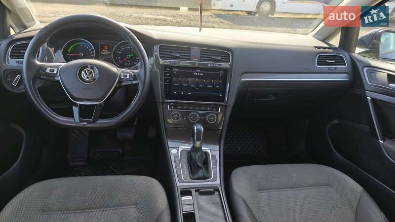 Хетчбек Volkswagen e-Golf 2017 в Кам'янець-Подільському фото 4 Хетчбек Volkswagen e-Golf 2017 в Кам'янець-Подільському