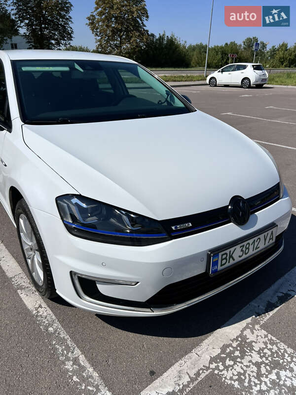Хетчбек Volkswagen e-Golf 2015 в Рівному