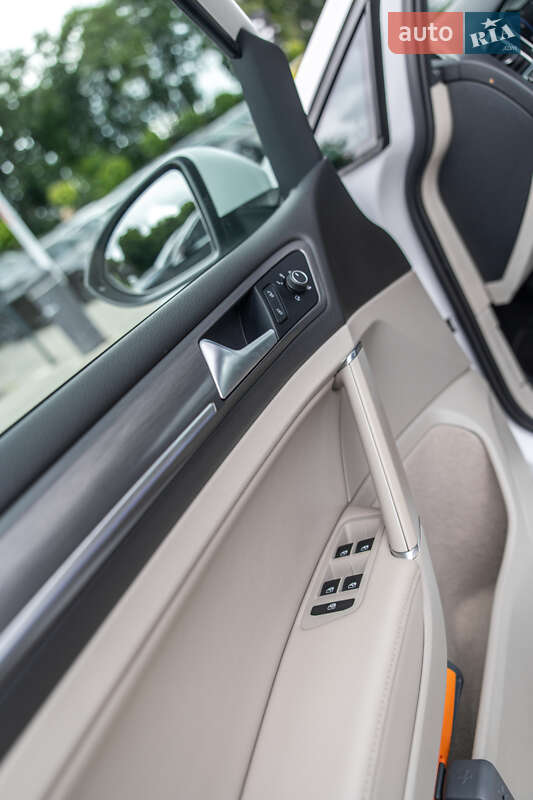 Хэтчбек Volkswagen e-Golf 2018 в Львове фото 23 Хэтчбек Volkswagen e-Golf 2018 в Львове