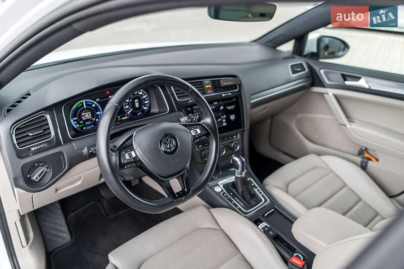 Хэтчбек Volkswagen e-Golf 2018 в Львове фото 25 Хэтчбек Volkswagen e-Golf 2018 в Львове