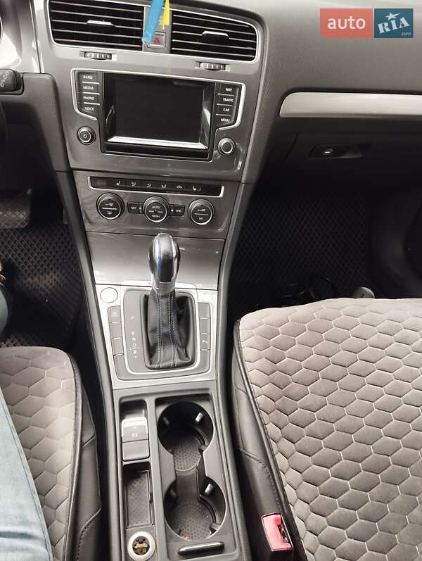 Хэтчбек Volkswagen e-Golf 2015 в Запорожье фото 9 Хэтчбек Volkswagen e-Golf 2015 в Запорожье