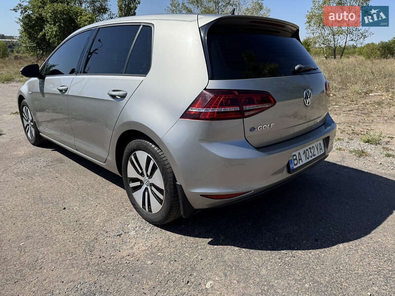 Хетчбек Volkswagen e-Golf 2015 в Кропивницькому