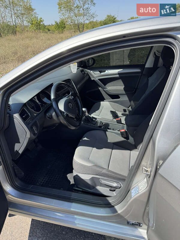 Хетчбек Volkswagen e-Golf 2015 в Кропивницькому