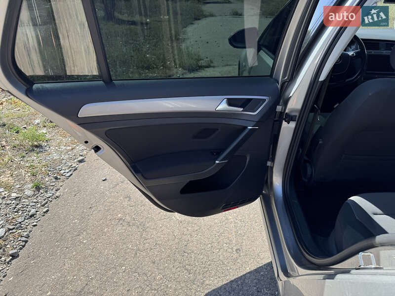 Хетчбек Volkswagen e-Golf 2015 в Кропивницькому