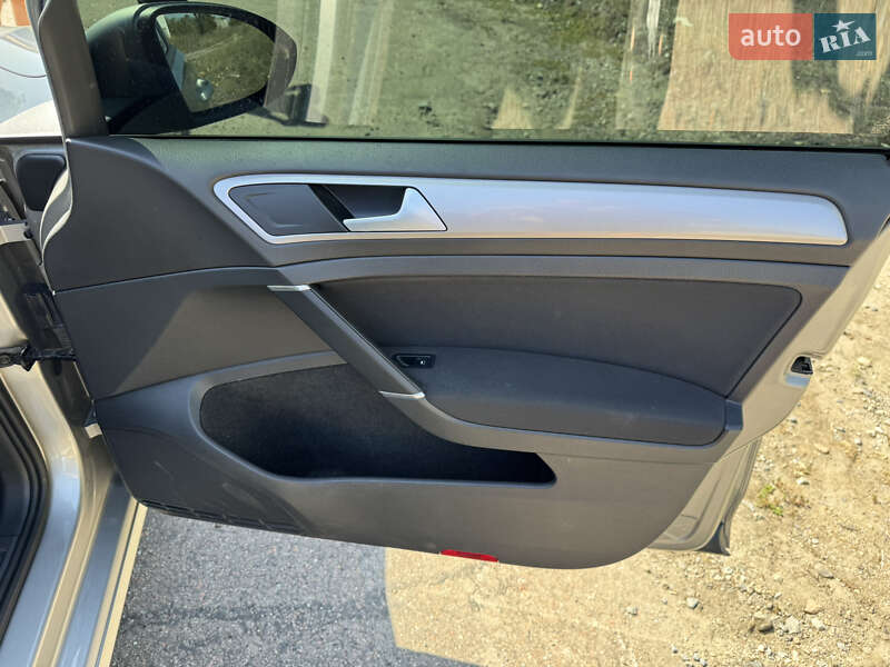 Хетчбек Volkswagen e-Golf 2015 в Кропивницькому