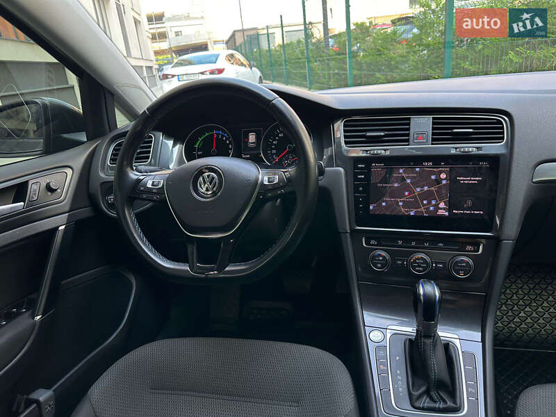 Хэтчбек Volkswagen e-Golf 2018 в Ужгороде фото 13 Хэтчбек Volkswagen e-Golf 2018 в Ужгороде