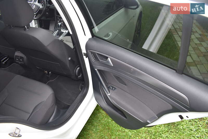 Хэтчбек Volkswagen e-Golf 2018 в Львове