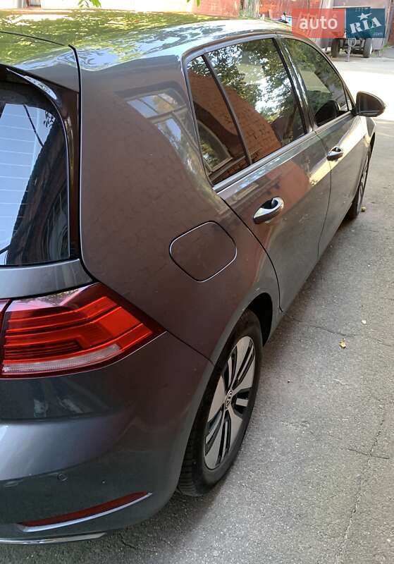 Хэтчбек Volkswagen e-Golf 2018 в Киеве