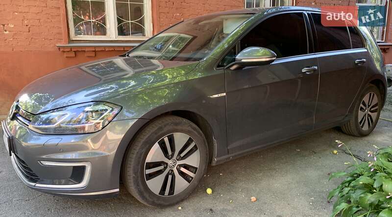 Хэтчбек Volkswagen e-Golf 2018 в Киеве