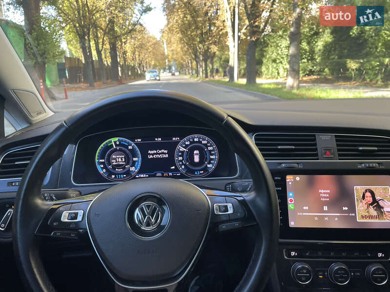 Хетчбек Volkswagen e-Golf 2018 в Ірпені