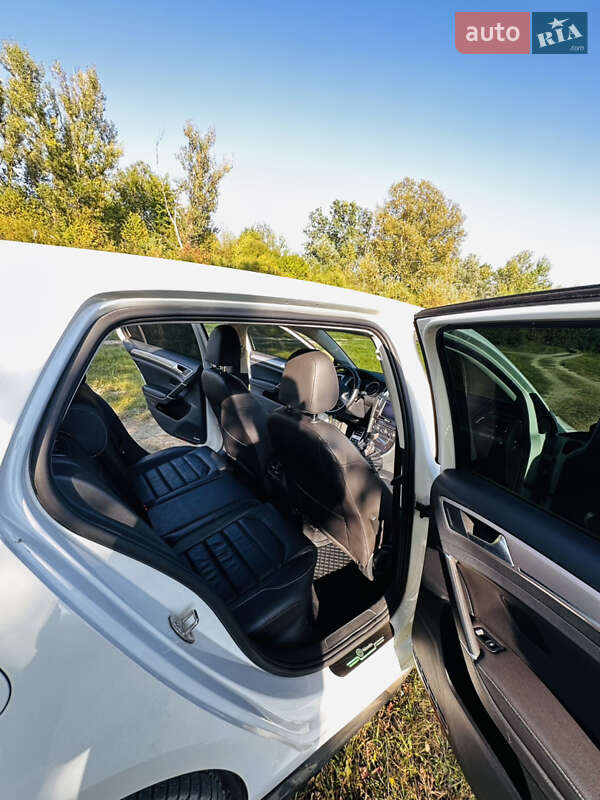 Хетчбек Volkswagen e-Golf 2015 в Чернівцях