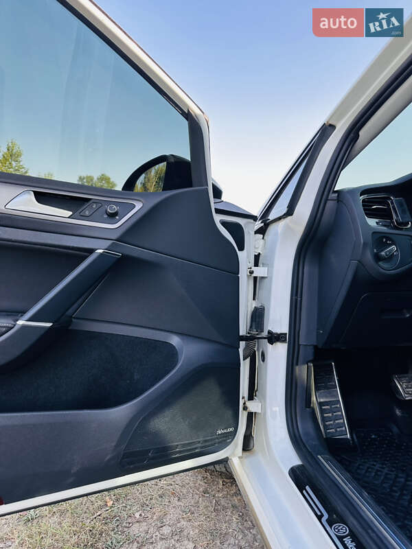 Хетчбек Volkswagen e-Golf 2015 в Чернівцях