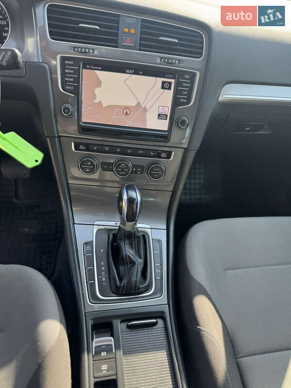 Хетчбек Volkswagen e-Golf 2015 в Рівному