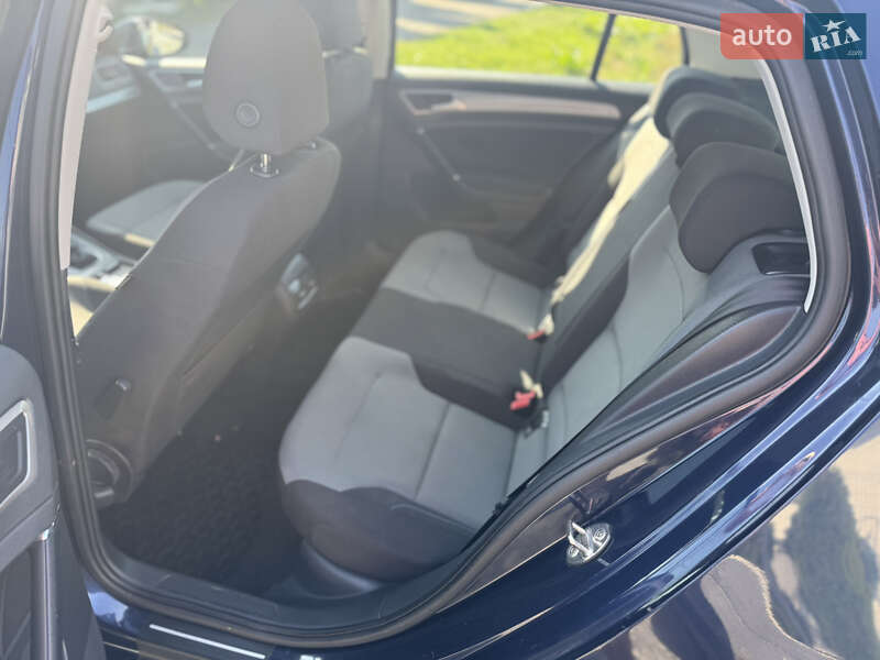 Хетчбек Volkswagen e-Golf 2015 в Рівному