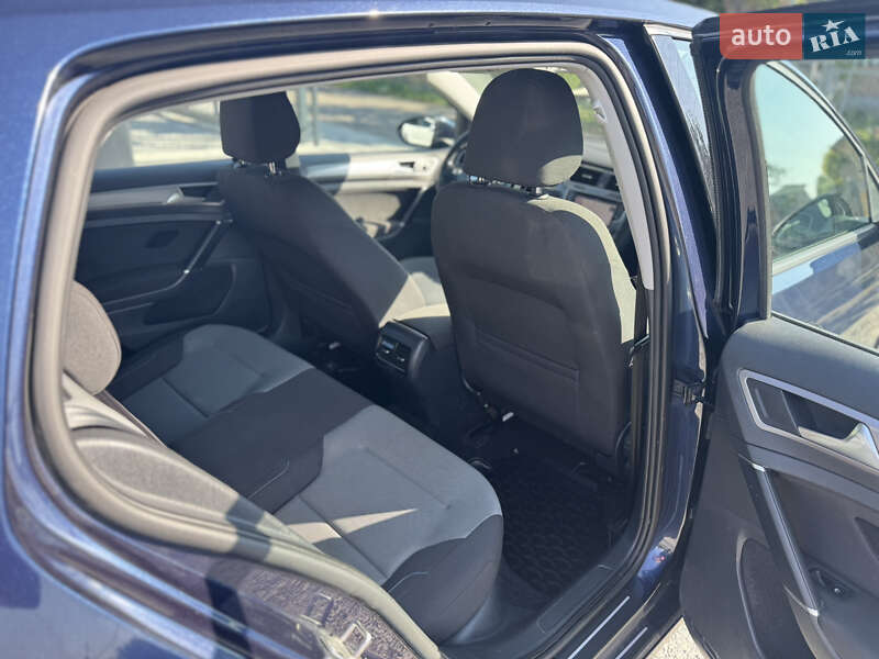 Хетчбек Volkswagen e-Golf 2015 в Рівному