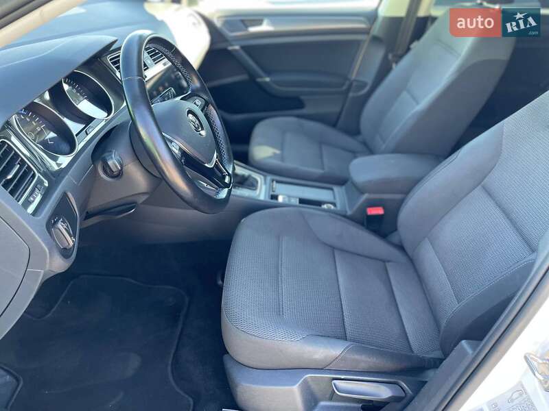 Хетчбек Volkswagen e-Golf 2020 в Києві