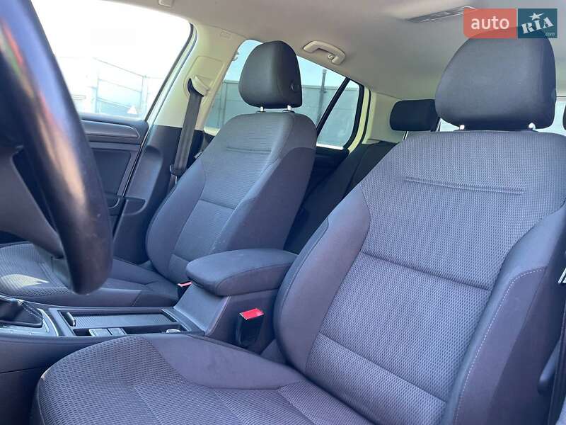 Хетчбек Volkswagen e-Golf 2020 в Києві