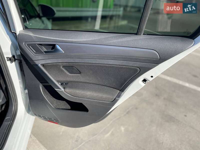 Хетчбек Volkswagen e-Golf 2020 в Києві