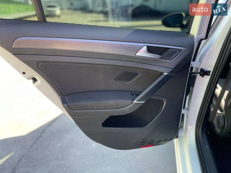 Хетчбек Volkswagen e-Golf 2020 в Києві