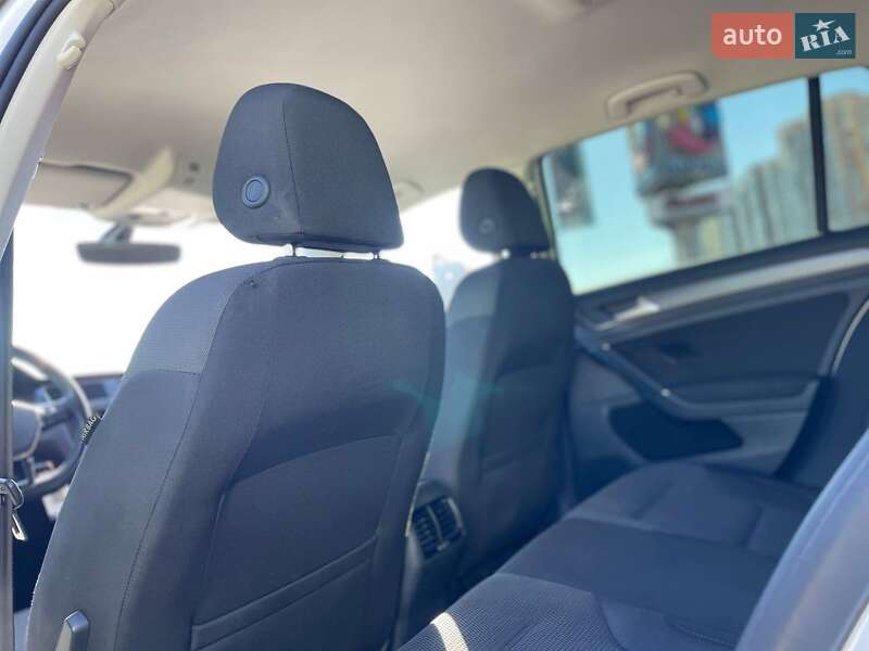 Хетчбек Volkswagen e-Golf 2020 в Києві