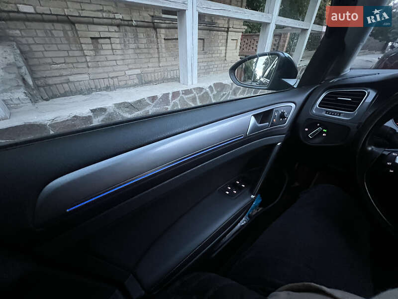 Хэтчбек Volkswagen e-Golf 2014 в Виннице