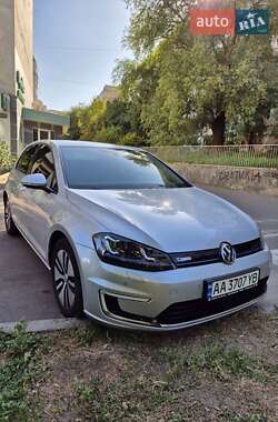 Хэтчбек Volkswagen e-Golf 2016 в Киеве
