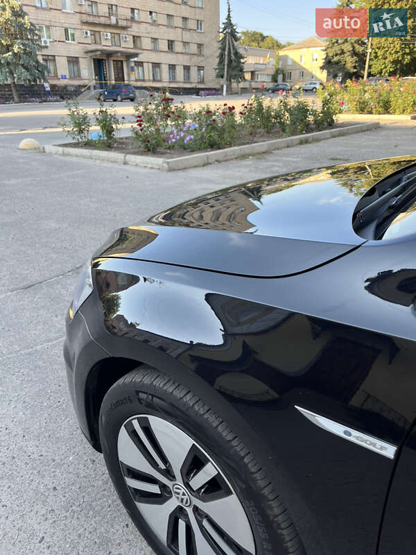 Хетчбек Volkswagen e-Golf 2014 в Краснограді