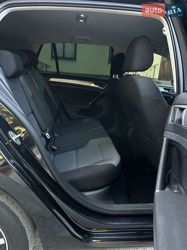 Хетчбек Volkswagen e-Golf 2014 в Краснограді