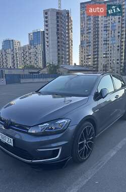 Хэтчбек Volkswagen e-Golf 2018 в Киеве