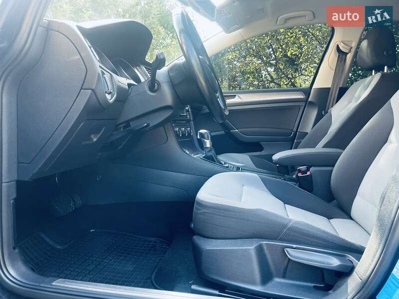 Хэтчбек Volkswagen e-Golf 2014 в Любомле фото 40 Хэтчбек Volkswagen e-Golf 2014 в Любомле