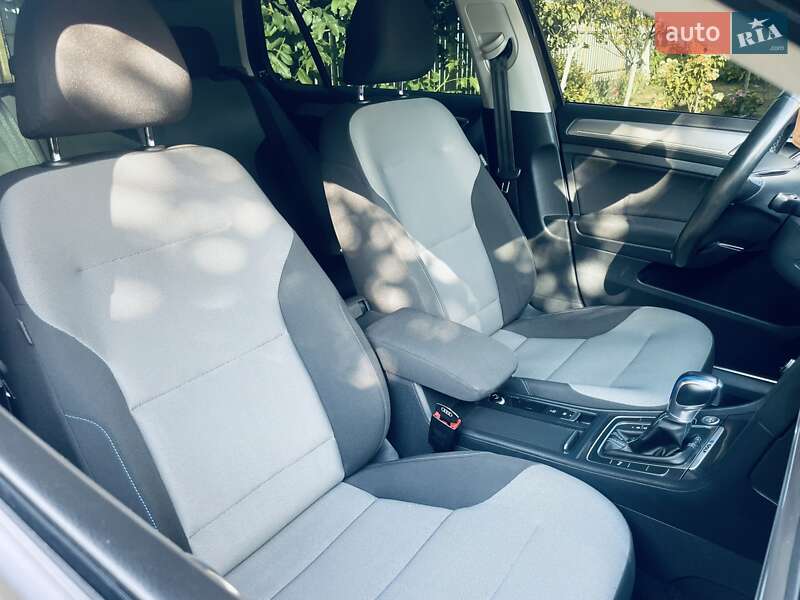 Хэтчбек Volkswagen e-Golf 2014 в Любомле фото 42 Хэтчбек Volkswagen e-Golf 2014 в Любомле