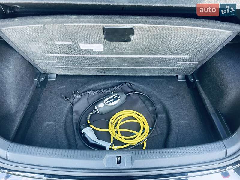 Хэтчбек Volkswagen e-Golf 2014 в Любомле фото 48 Хэтчбек Volkswagen e-Golf 2014 в Любомле