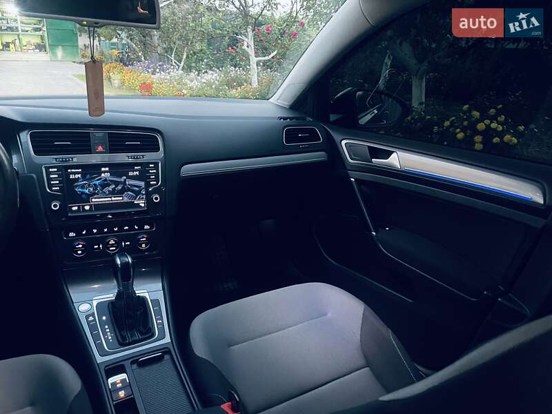 Хэтчбек Volkswagen e-Golf 2014 в Любомле фото 57 Хэтчбек Volkswagen e-Golf 2014 в Любомле