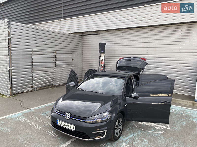 Хэтчбек Volkswagen e-Golf 2018 в Киеве