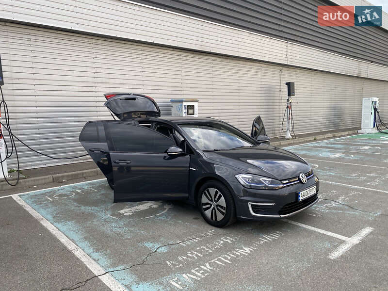 Хэтчбек Volkswagen e-Golf 2018 в Киеве