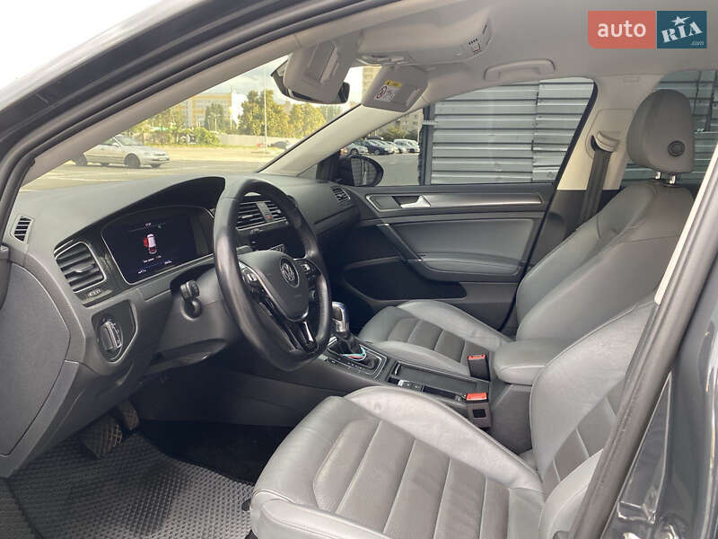 Хэтчбек Volkswagen e-Golf 2018 в Киеве