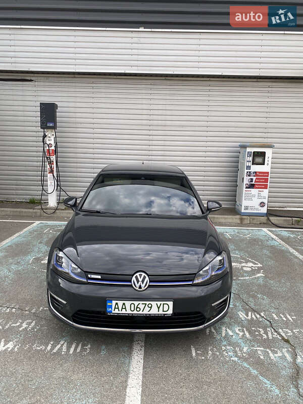 Хэтчбек Volkswagen e-Golf 2018 в Киеве