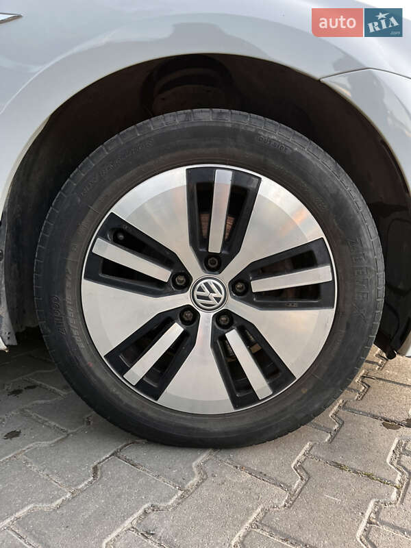 Хетчбек Volkswagen e-Golf 2014 в Львові