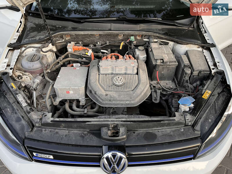 Хетчбек Volkswagen e-Golf 2014 в Львові